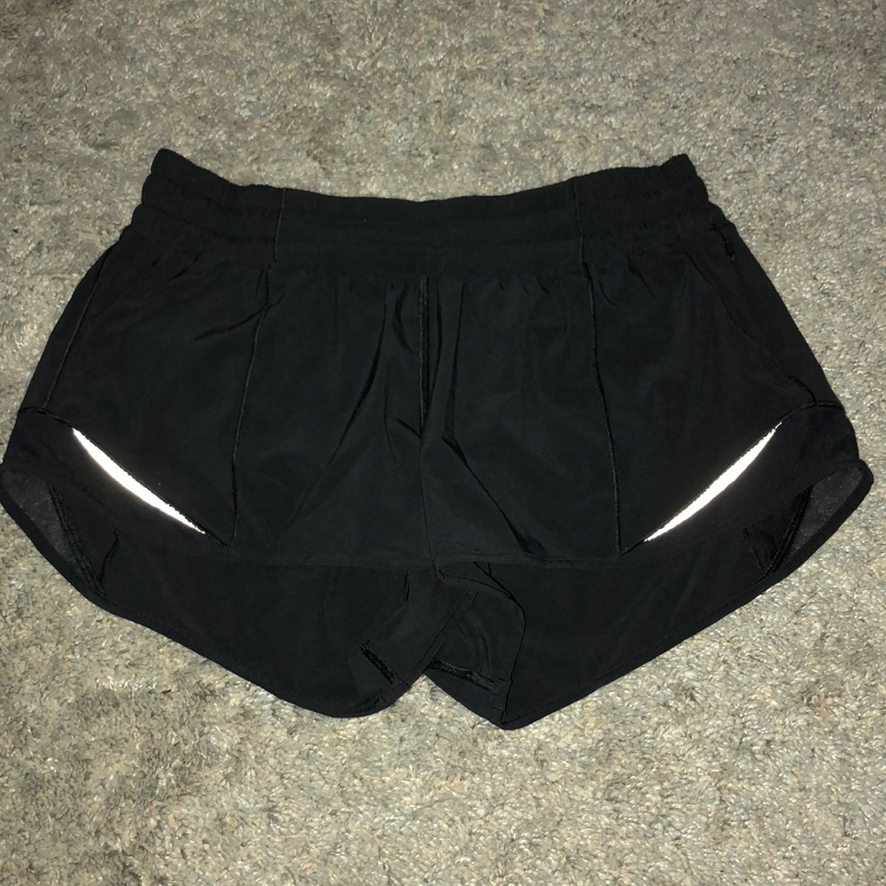 Lululemon Hotty Hot Short II 2.5”